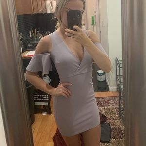 LILAC BODY CON MINI DRESS. CUTOUT SLEEVES. SIZE S